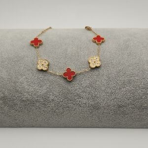 Red & Gold Clover Charm Bracelet – 18K Gold Plated Stainless Steel